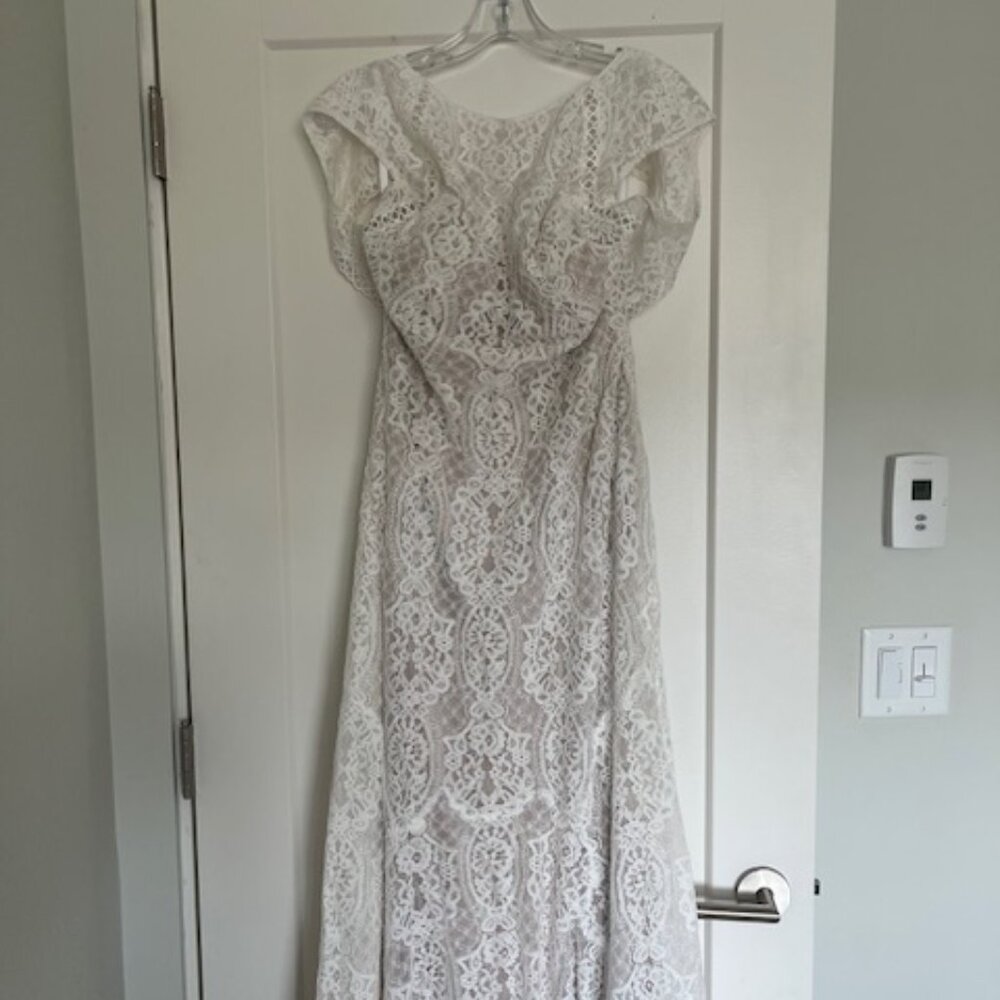 NWOT Wilderly Rowen Wedding Dress, size 12 - Picture 6 of 12